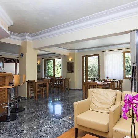 Hotel Stoupa ゲストハウス Stoúpa